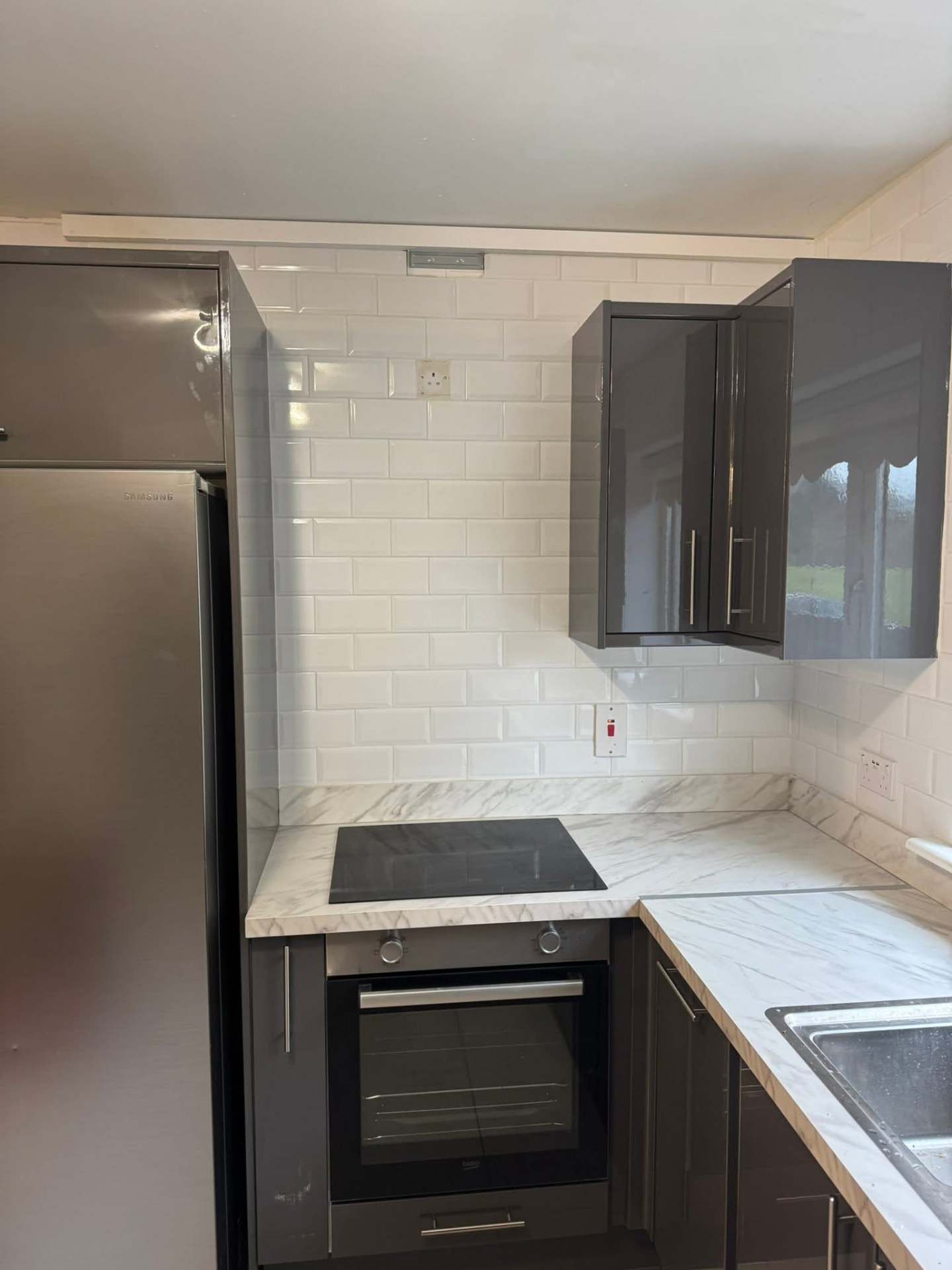 White metro splashback going in